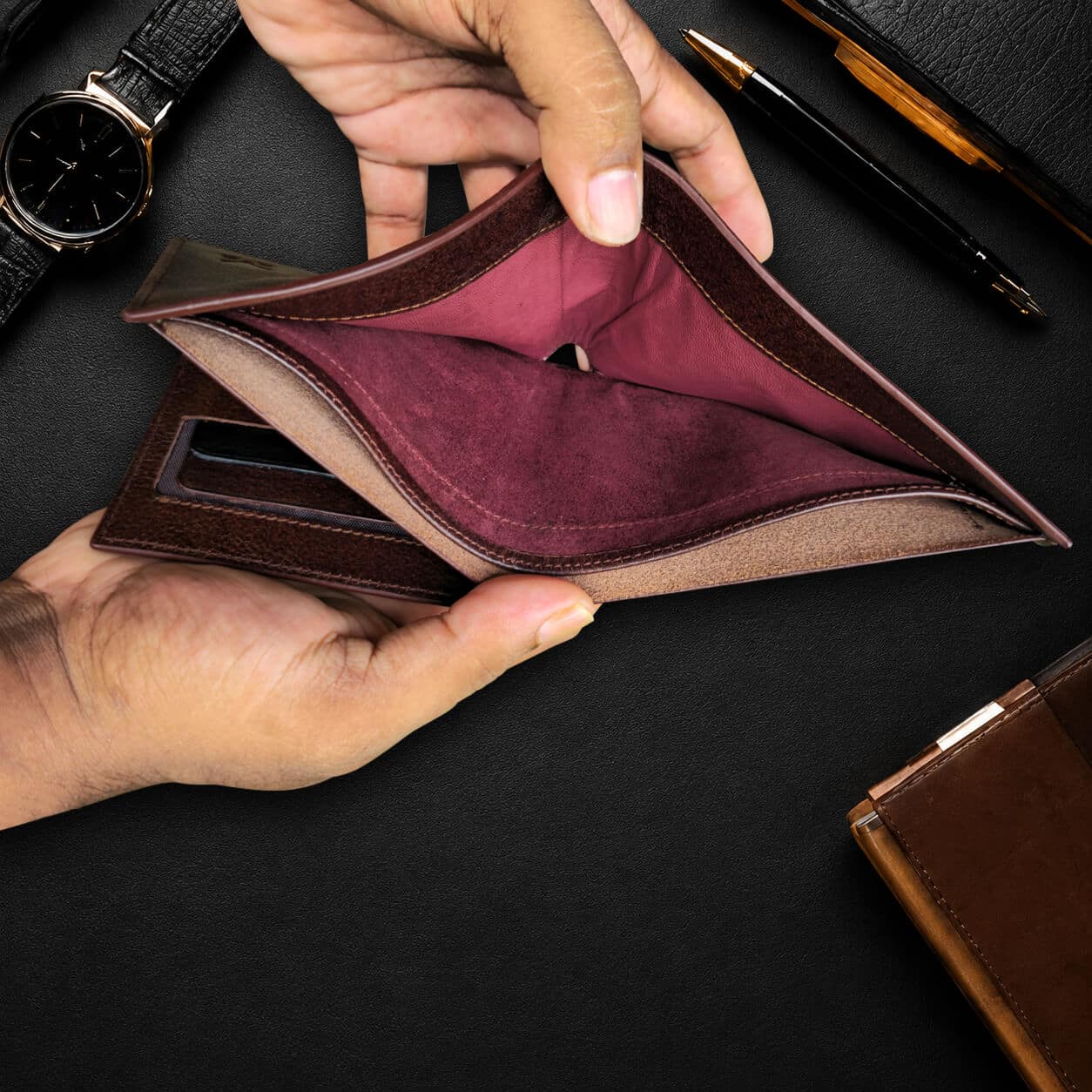 Trifold Wallet with Red Stitching_Front back